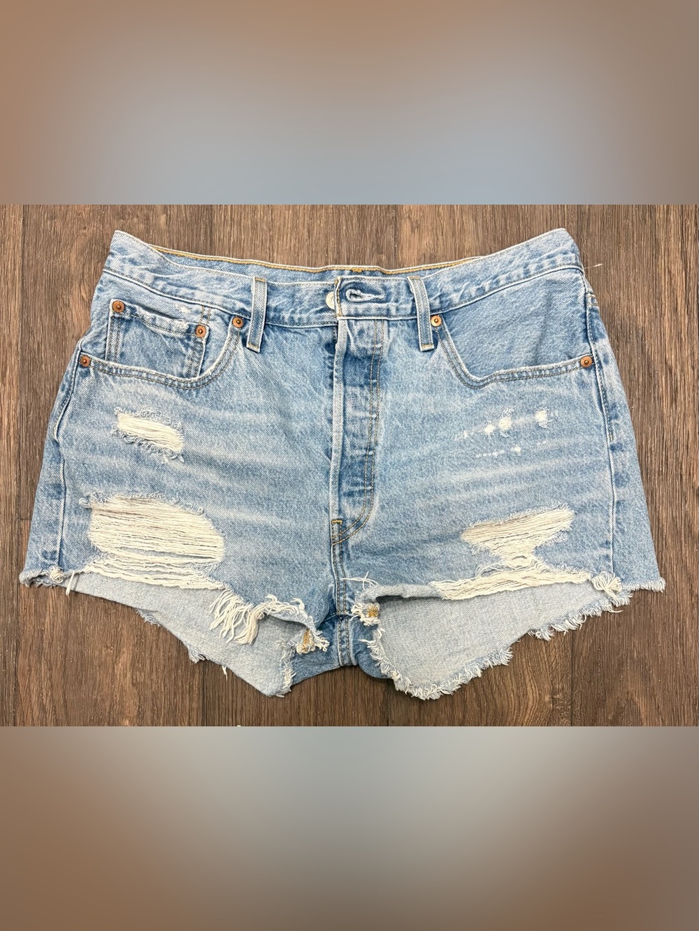Levi’s 501 Distressed Cutoff Denim Shorts Size W32